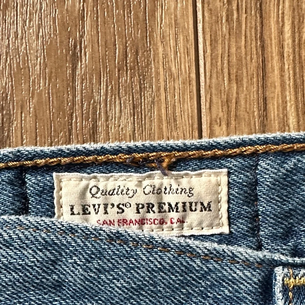 Women's Levi Ribcage Jeans - Picture 2 of 4